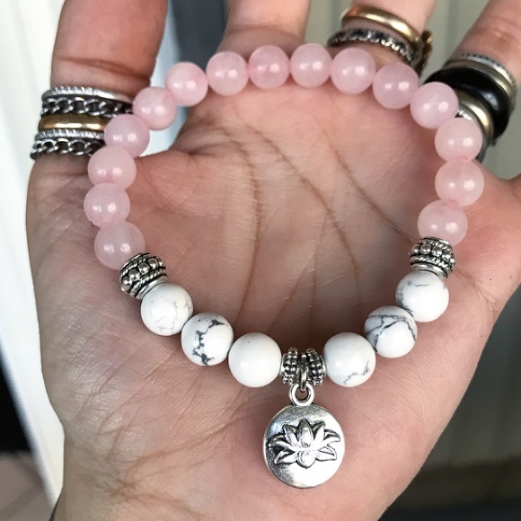 Rose quartz & white howlite lotus flower bracelet - Picture 6 of 10